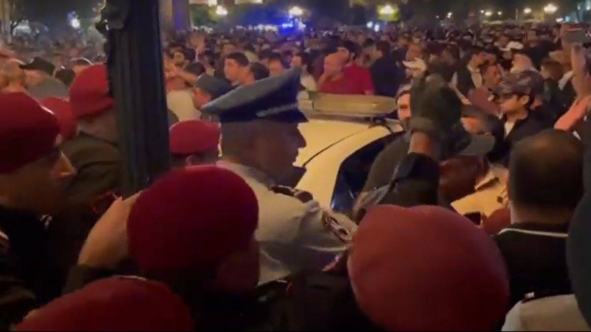 Ermenistan karıştı! Onlarca kişiye gözaltı