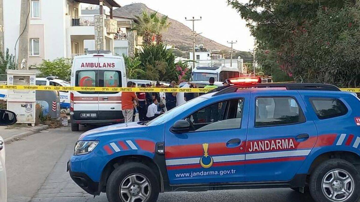 Avukatını ve emekli icra müdürünü öldürdü