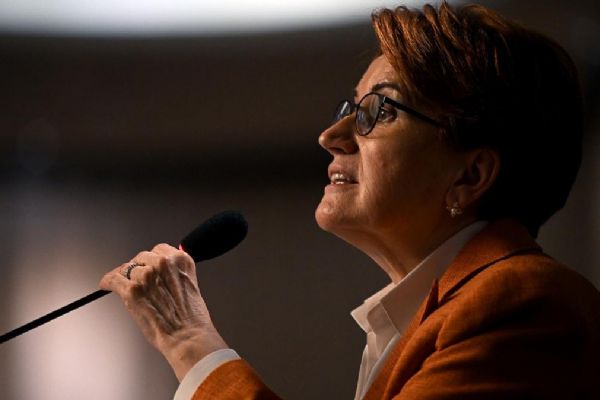 Meral Akşener'den Cumhur İttifakı çıkışı: Birbirini masanın altında tekmelemeyen bir sistemi var