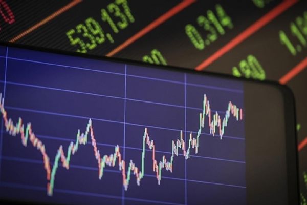 Merkez bankalarından enflasyona karşı ''daha uzun süre daha yüksek faiz'' sinyali