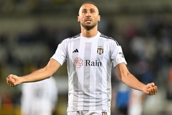 Cenk Tosun gözünü zirveye dikti!