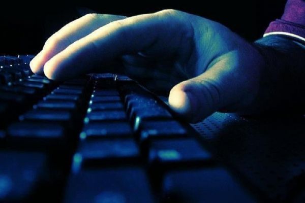 Sosyal medyada 8 tutuklama