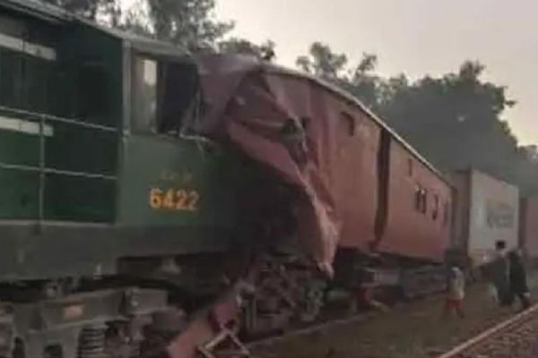 Pakistan'da yaşanan tren felaketinde 31 kişi yaralandı