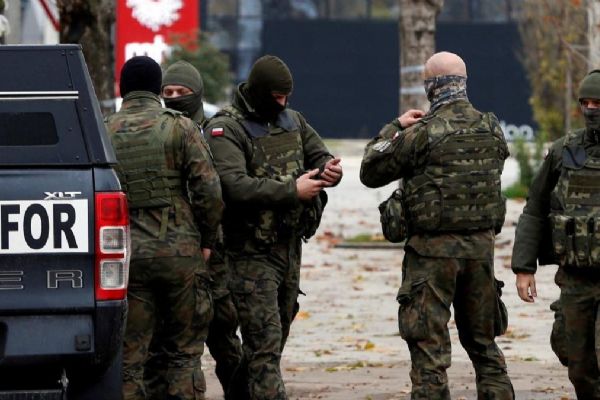 KFOR, Kosova'nın kuzeyindeki gerginliğe cevap vermeye hazır olduğunu duyurdu