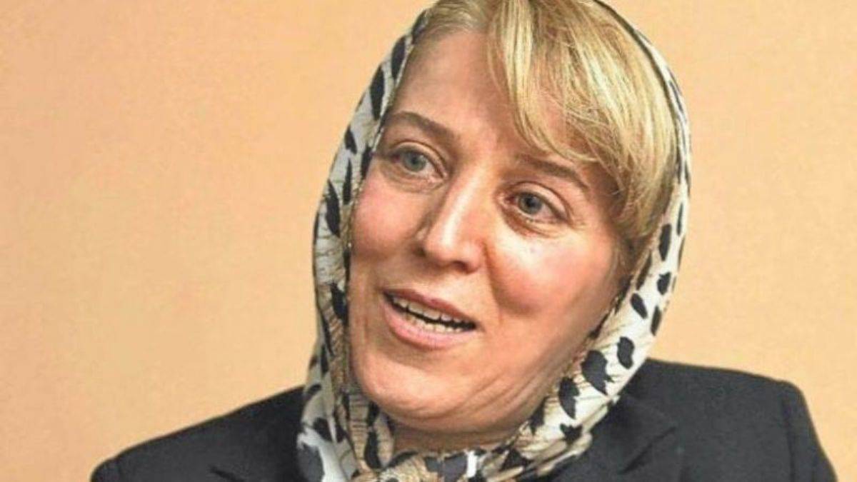 Yarım örtüyordu, 'Kur'an'da yok' deyip çıkardı