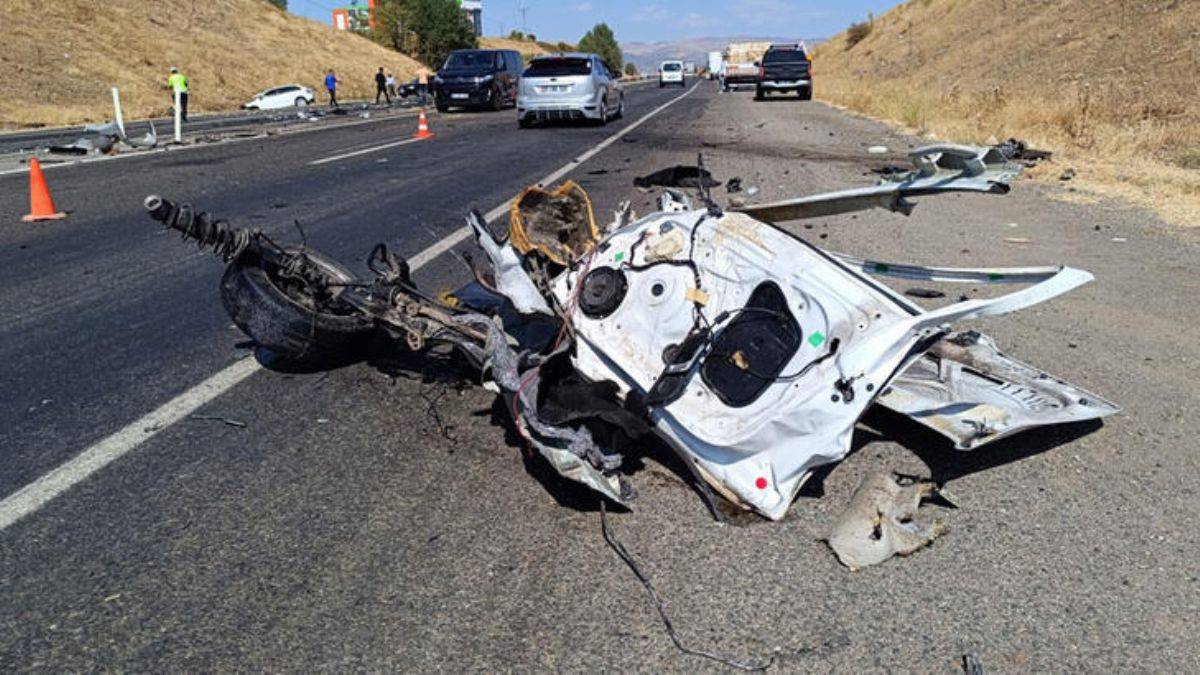 Kafa kafaya çarpıştılar: 1 ölü, 2 yaralı