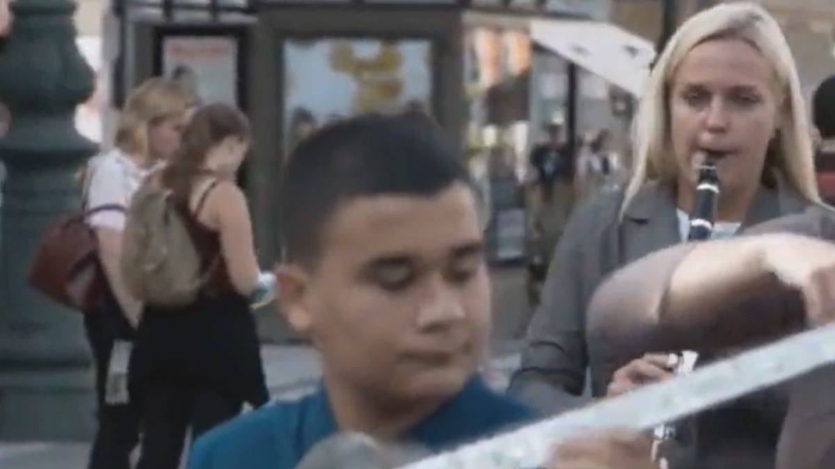 Prag'da 'Türk Marşı' gösterisine coşkulu katılım