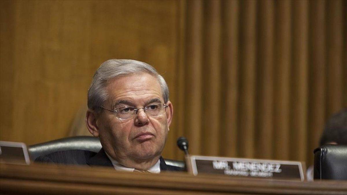 Menendez'e 'istihbarat operasyonu' iddiası