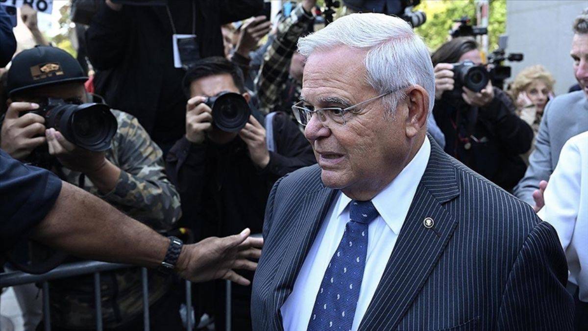 Menendez'e yurt dışı yasağı!