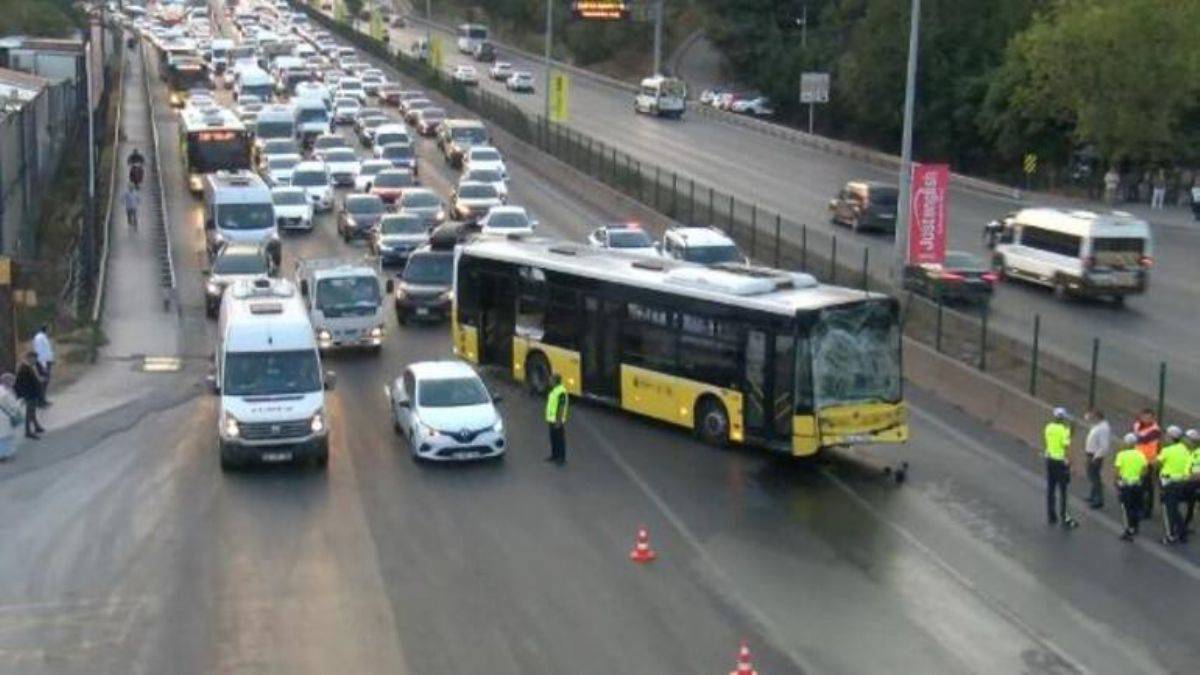 İETT otobüsü kazası trafiği felç etti