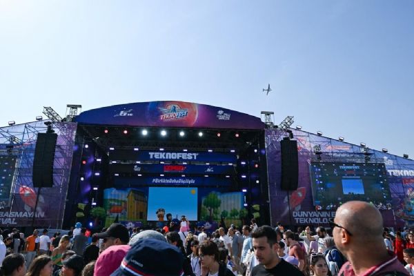 İkinci günde de heyecan dorukta! Yüzbinler TEKNOFEST İzmir'e akın ediyor