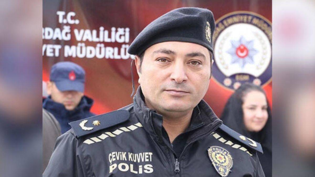 Depremzedelerin yardım malzemelerini evine götüren emniyet müdürüne tahliye