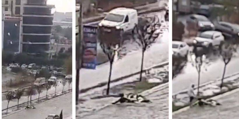 İstanbul'da motokurye yoğun yağış sonrası sele kapıldı