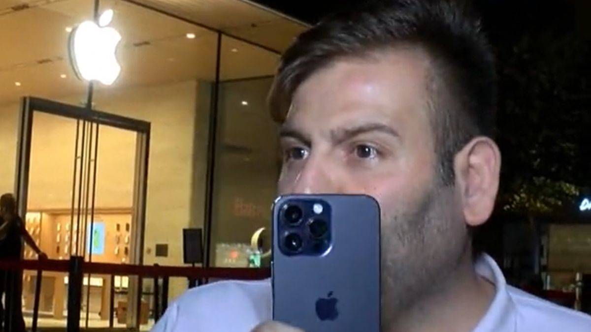 iPhone 15 kuyruğuna girenlere 'enayi' denilmesine kızdı