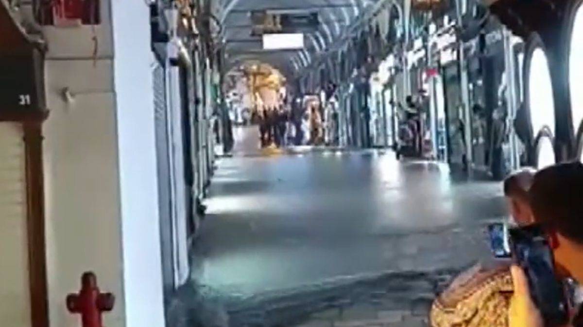 Kapalıçarşı ve Tahtakale'yi su bastı!