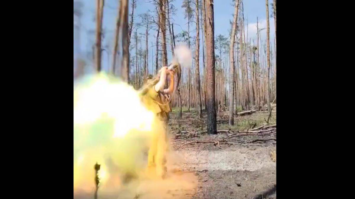 Ukraynalı asker antitank silahını yanlış kullandı