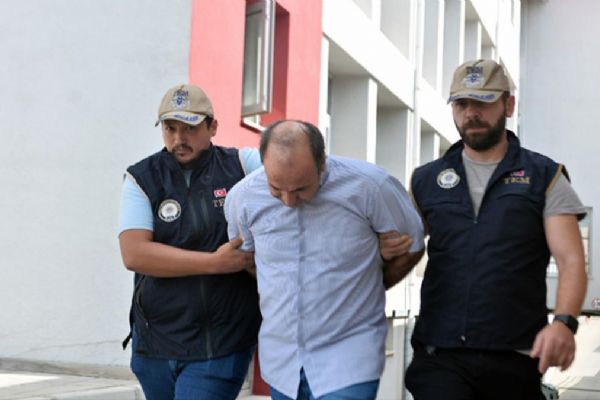FETÖ hükümlüsü eski polis yakayı ele verdi
