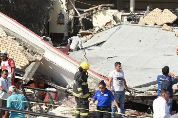 Meksika'da facia! Kilise çatısı çöktü: 9 ölü