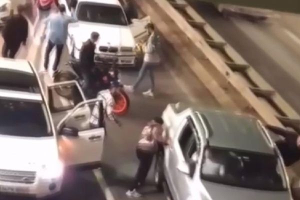 Asker konvoyunda trafiği hiçe saydılar: Para cezasına çarptırıldılar