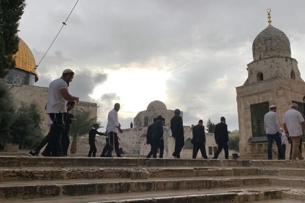 İşgalci Yahudiler'den Mescid-i Aksa'ya baskın