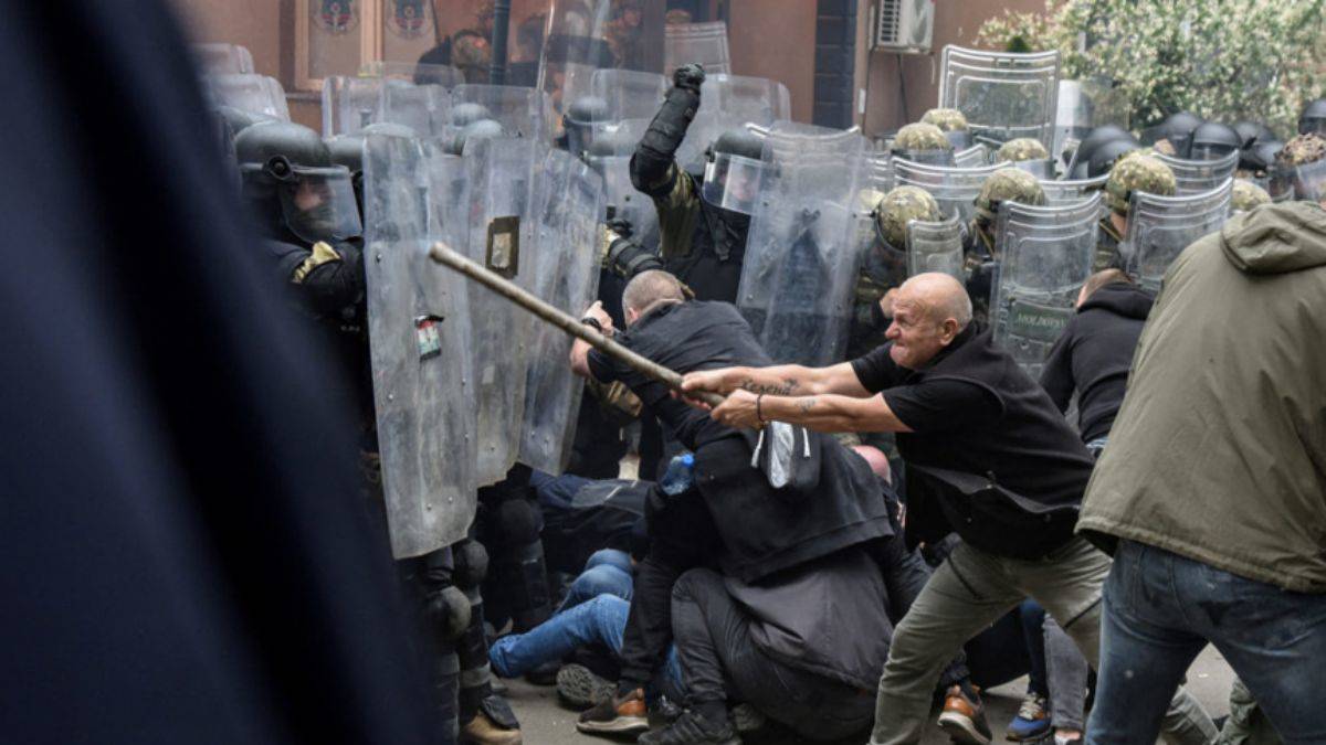 AB'den Sırbistan'a uyarı