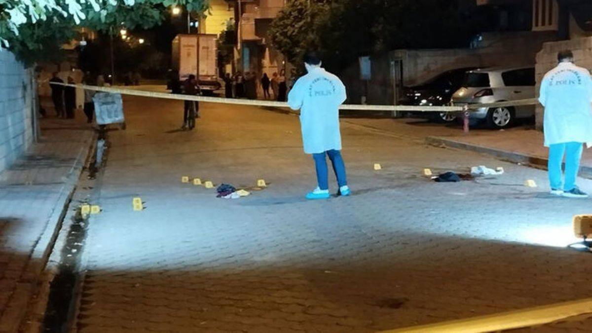 2 çocuğunun gözü önünde eşini öldürüp intihar etti