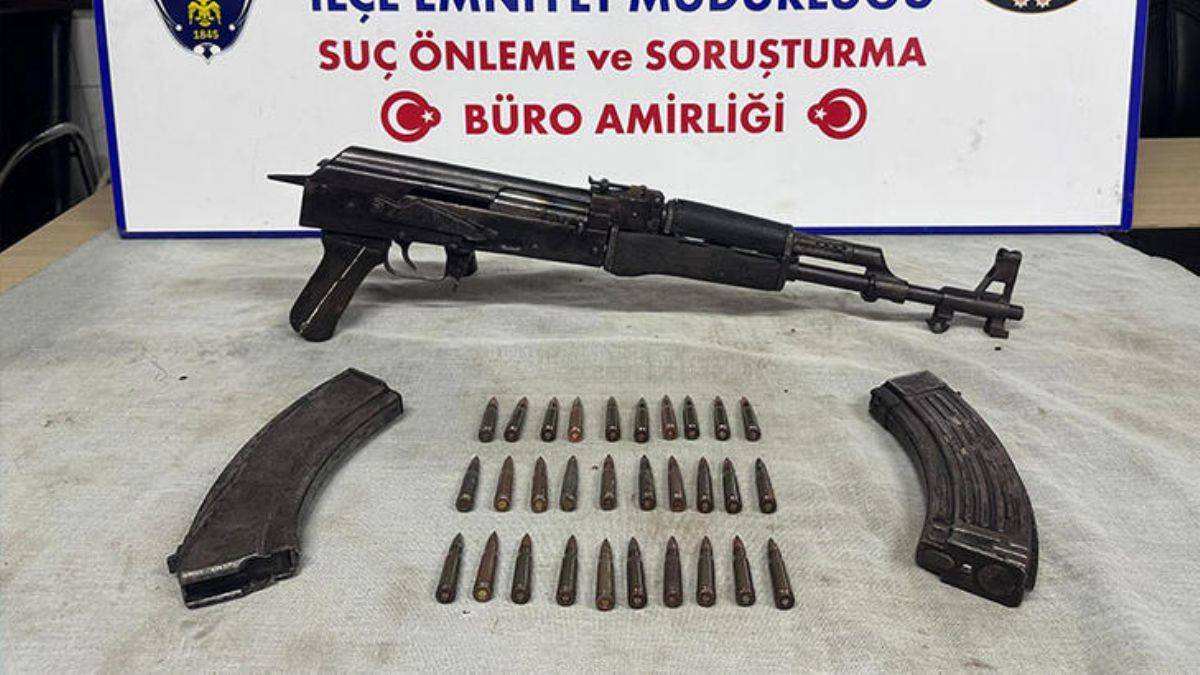 Kadının pazar arabasından kalaşnikof çıktı!