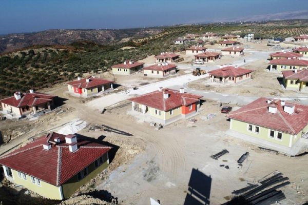 Hatay'da deprem konutları yükseliyor! Köy evlerinin teslim tarihi belli oldu