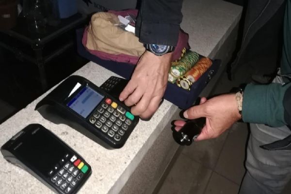 POS cihazıyla kumar oynattıkları iddiasıyla 10 kişi gözaltına alındı