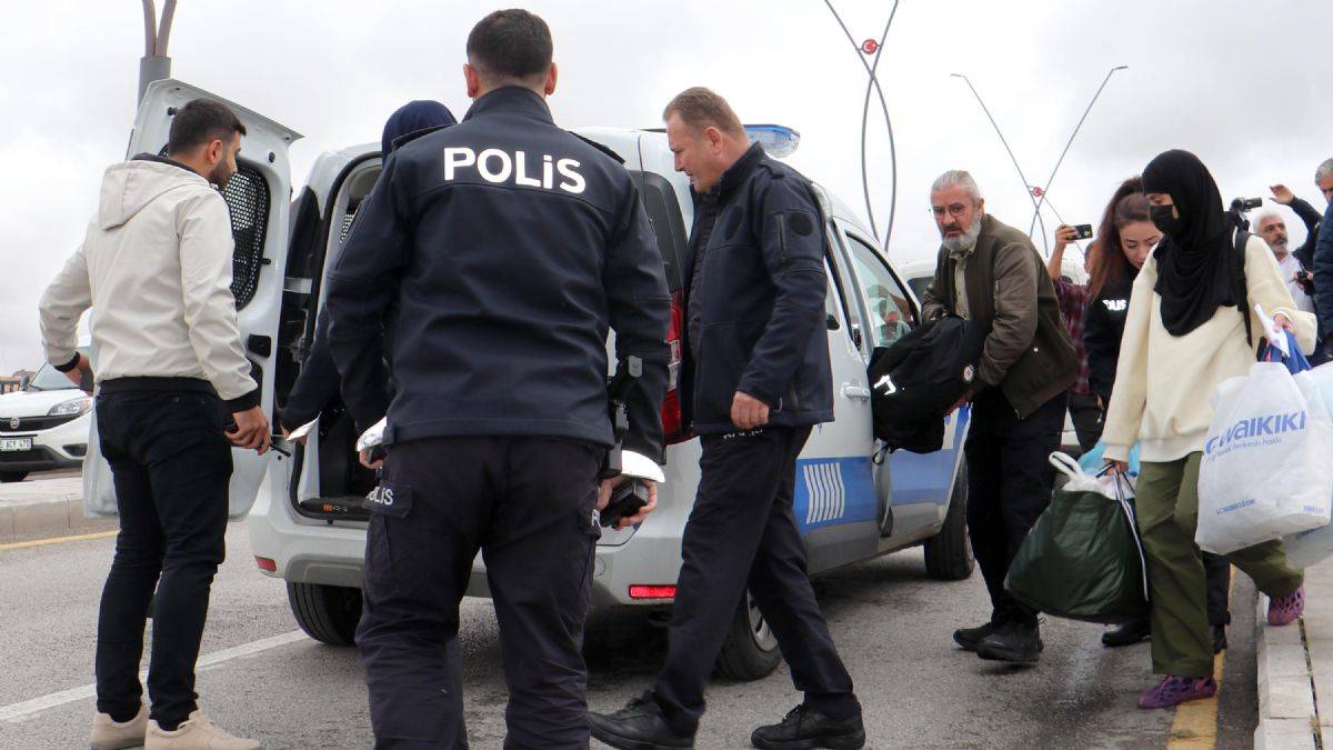 'Mahrem' dedi, açık saçlı kimliğini göstermedi