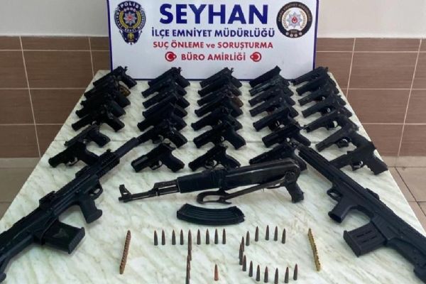 Adana'da operasyon! Onlarca ruhsatsız silah ele geçirildi