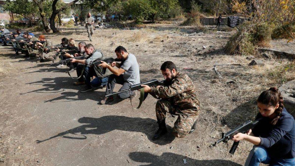 Fransa Ermenileri silahlandırıyor! Azerbaycan'dan tepki