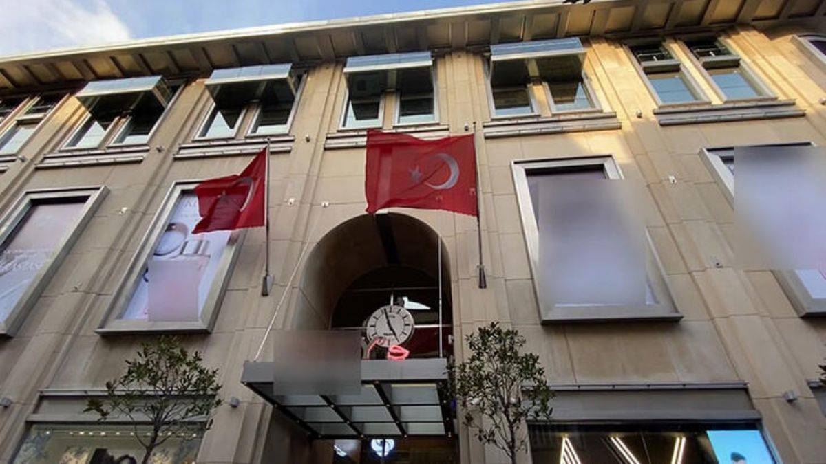 Alışveriş merkezinde intihar şüphesi