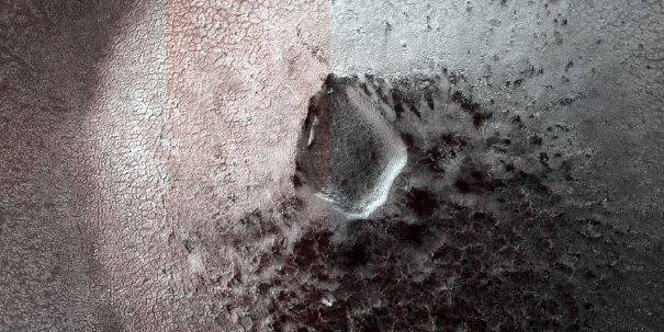 NASA, Mars yüzeyindeki ürkütücü 'örümcekleri' görüntüledi