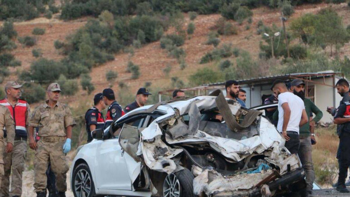 Kamyon 3 aracı ezdi: 6 ölü, 17 yaralı