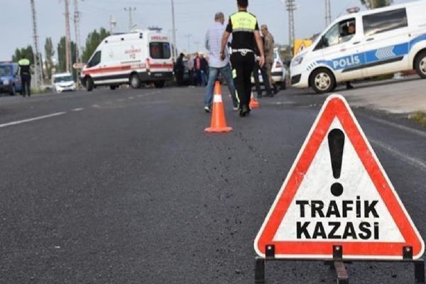 Giresun'da feci kaza! Otomobil refüje çarptı: 1 ölü, 2 yaralı