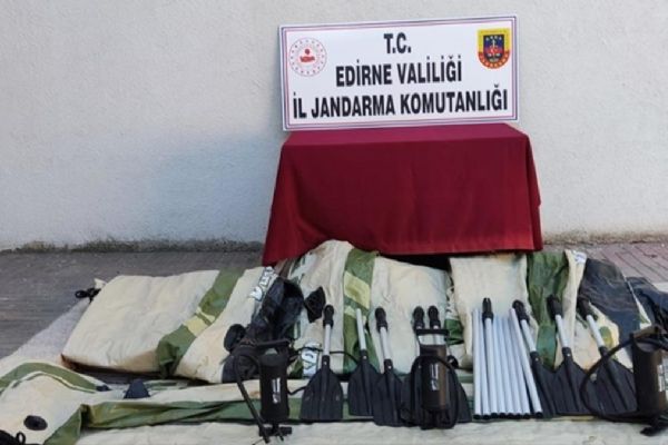 Yunanistan'a kaçmaya çalışan 27 FETÖ'cü yakalandı