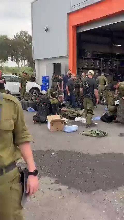 Bennett asker olarak orduya katıldı