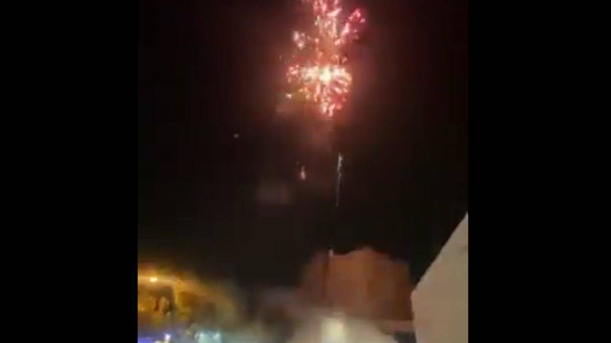 İran'da havai fişekli Hamas kutlaması