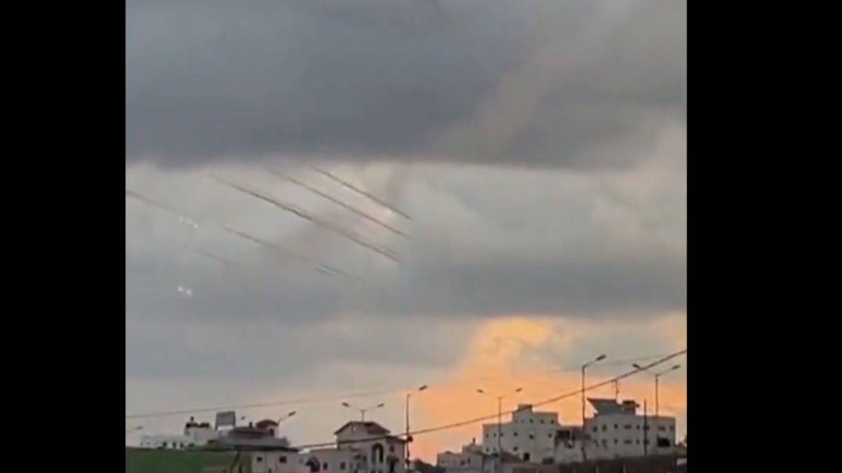 Hizbullah İsrail'i hedef alan füze saldırısı başlattı