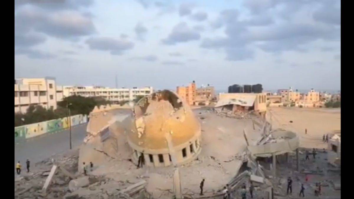 İsrail Gazze'de bulunan El Emin Camisi'ni bombaladı