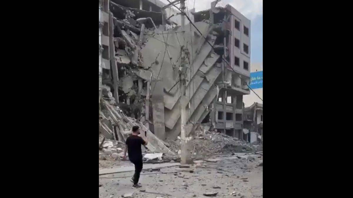 İsrail, Gazze'deki Ulusal İslam Bankası'nı vurdu