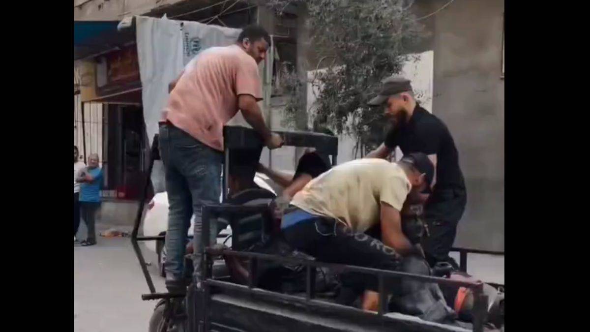 Gazze'de ölü ve yaralılar böyle taşınıyor