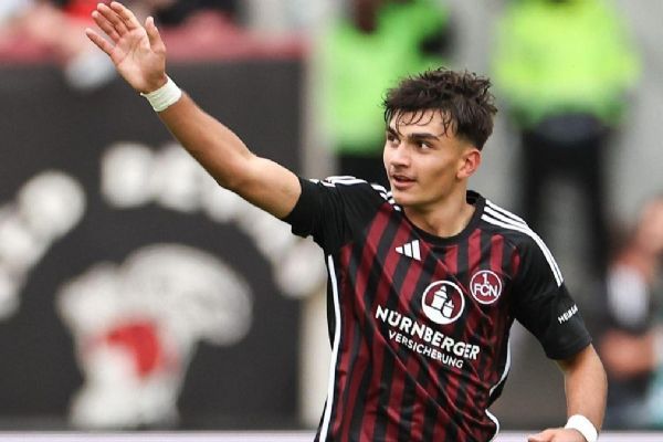 Üç büyüklerin gözü Can'da! Genç oyuncu için büyük yarış!