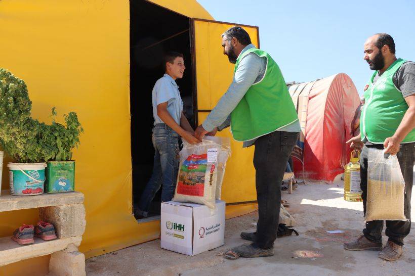 İHH ve Katar Charity’den Suriye’deki depremzedelere gıda desteği