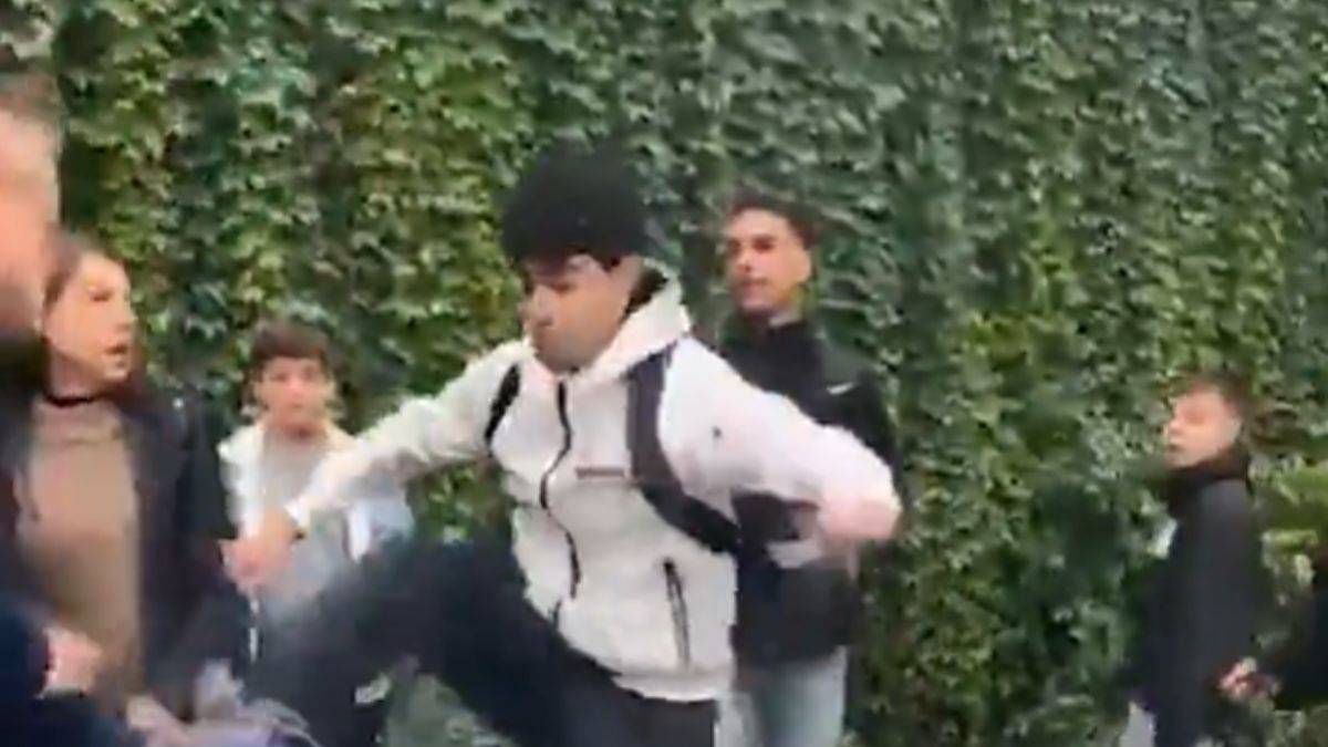 'Filistin' kavgası! Öğretmenle öğrenci birbirine girdi