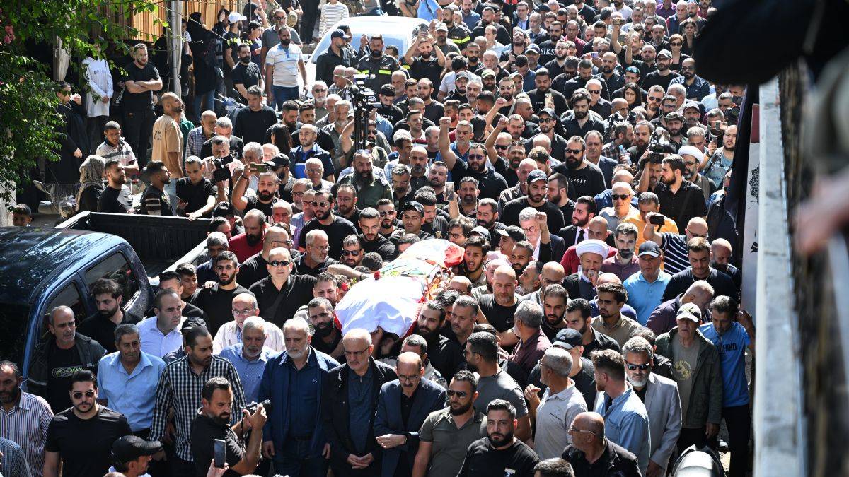 İsrail saldırısında öldürülen Reuters kameramanı toprağa verildi