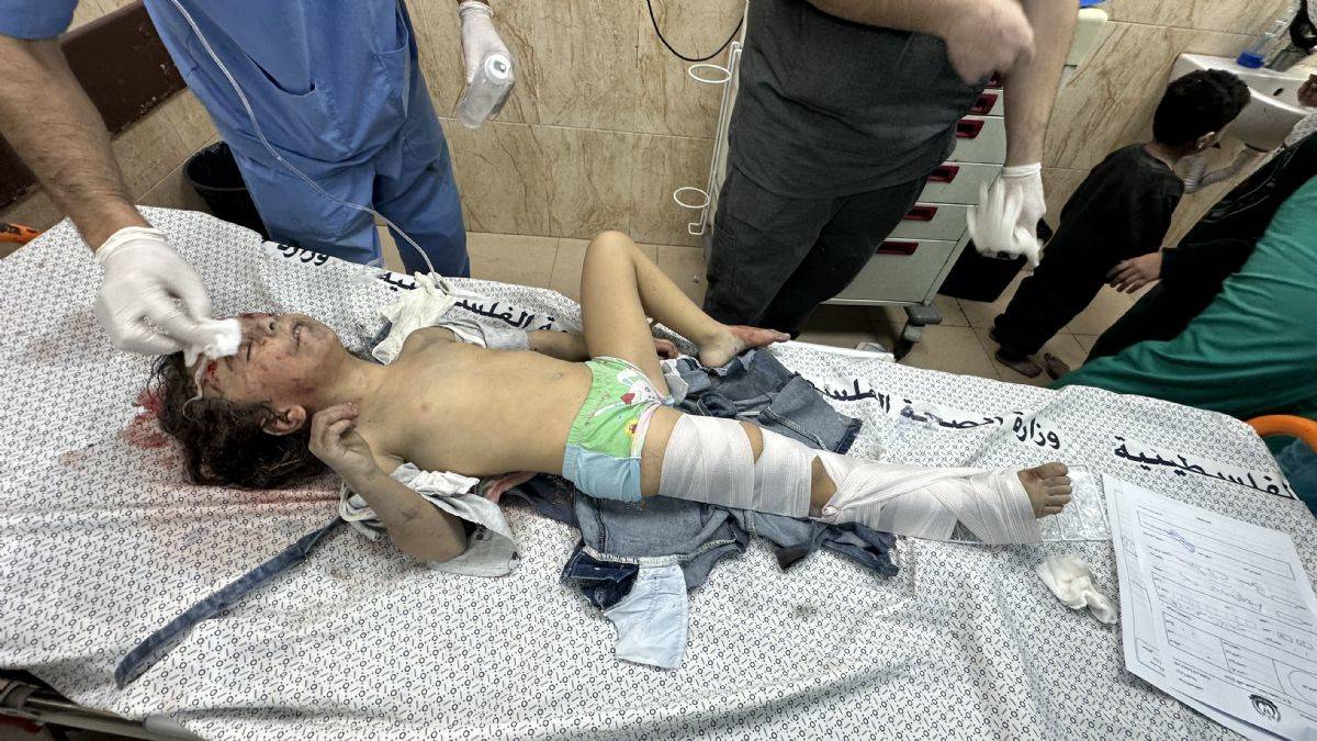 Gazze'de 8. gün: Hastane yaralı çocuklarla doldu