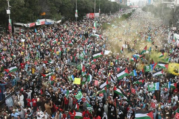 Pakistan'da Filistin'e destek yürüyüşü: On binler katıldı