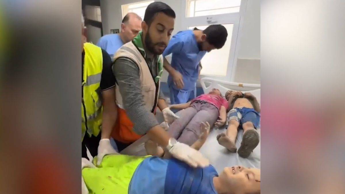 Gazze'de tek sedyede 6 çocuk